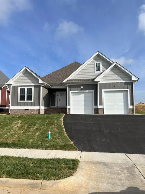 123 Chamberlain Dr, Staunton, VA 24401