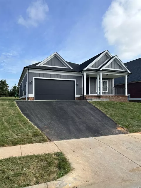 127 Chamberlain Dr, Staunton, VA 24401