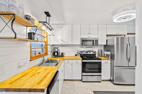 374 Hermitage Rd, Staunton, VA 24401