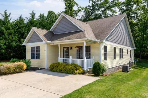 79 Lofty Cir, Stuarts Draft, VA 24477 photo 2