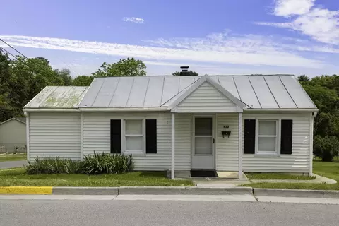 430 W High St W, Woodstock, VA 22664
