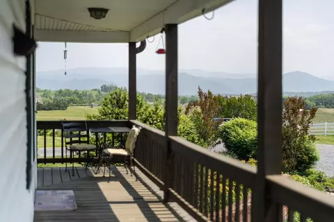 150 Ridgemore Dr, Raphine, VA 24472 photo 4