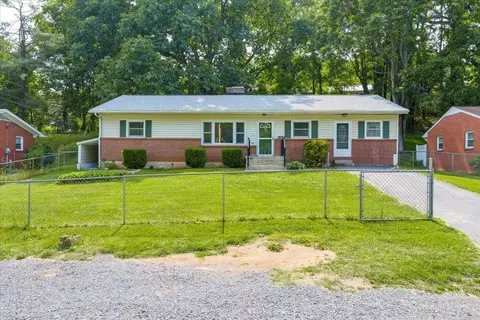 108 Robin Hood Rd, Staunton, VA 24401