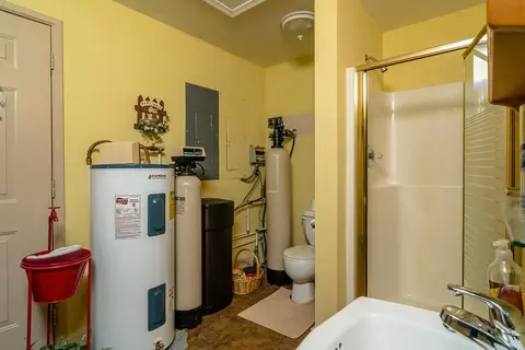 701 Griffith Ln, Clifton Forge, VA 24422 photo 10