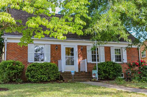 831 S Jefferson Ave, Waynesboro, VA 22980