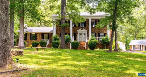335 Lakeview Dr, Madison Heights, VA 24572