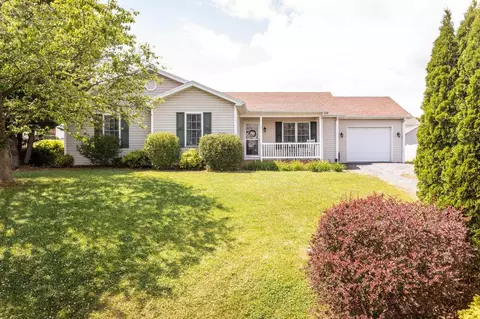 40 Falcon Ln, Weyers Cave, VA 24486
