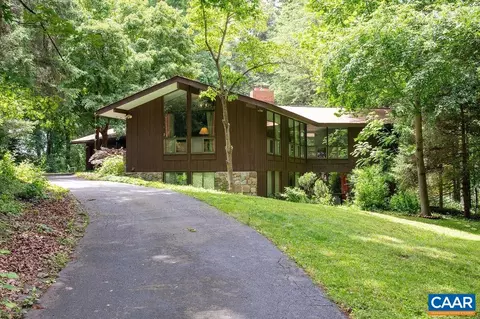 7 Vincennes Ct, Charlottesville, VA 22911