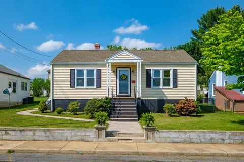 1611 Pierce St, Staunton, VA 24401