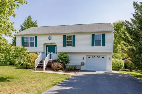 10 Carrollton Ct, Weyers Cave, VA 24486