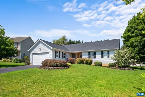 15 Langley Dr, Waynesboro, VA 22980