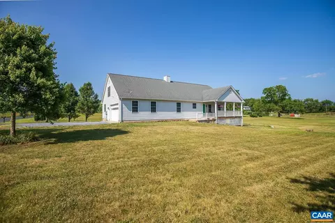 533 Pine Bluff Rd, Waynesboro, VA 22980