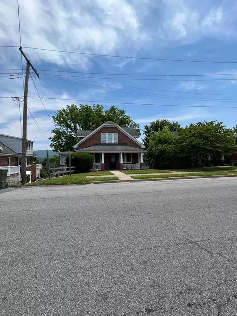 352 Pine Ave, Waynesboro, VA 22980 photo 2