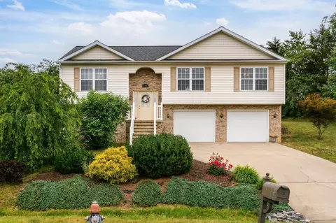 149 Falcon Ln, Weyers Cave, VA 24486