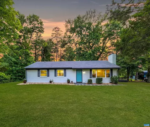 92 Boxwood Dr, Arvonia, VA 23004
