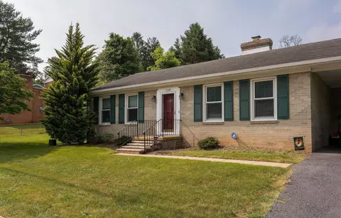 1108 Dale St, Staunton, VA 24401