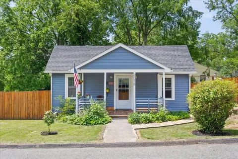 2016 Orange St, Staunton, VA 24401