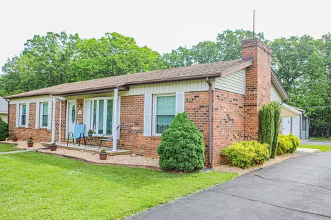 82 Flint Mountain Dr, Stuarts Draft, VA 24477