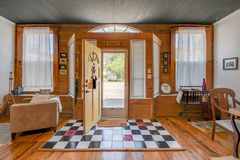 132 Main St, Goshen, VA 24439