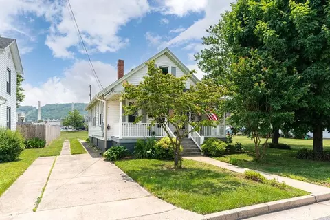 424 Arch Ave, Waynesboro, VA 22980 photo 4