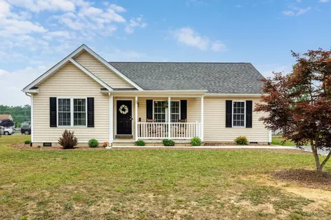 62 Cedarcrest Dr, Waynesboro, VA 22980
