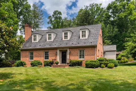 2001 Forest Dr, Waynesboro, VA 22980