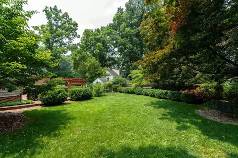 2001 Forest Dr, Waynesboro, VA 22980 photo 7