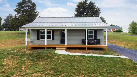 34 Maple Rd, Fishersville, VA 22939