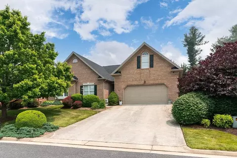104 Jasper Ln, Waynesboro, VA 22980