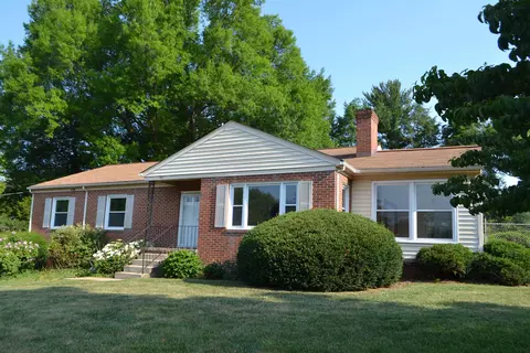 891 Shawnee Rd, Waynesboro, VA 22980