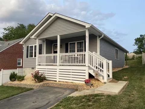 611 C St, Staunton, VA 24401