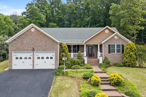 129 Fairfield Dr, Staunton, VA 24401