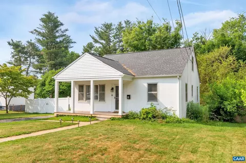 2220 Mt Vernon St, Waynesboro, VA 22980
