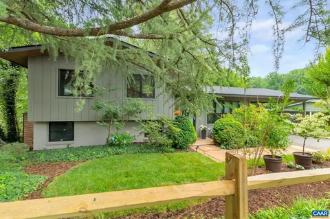 100 Laurel Cir, Charlottesville, VA 22903