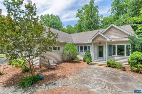 42 Brougham Rd, Palmyra, VA 22963