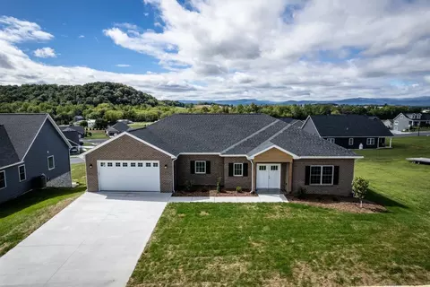 121 Millview Dr, Bridgewater, VA 22812 photo 2