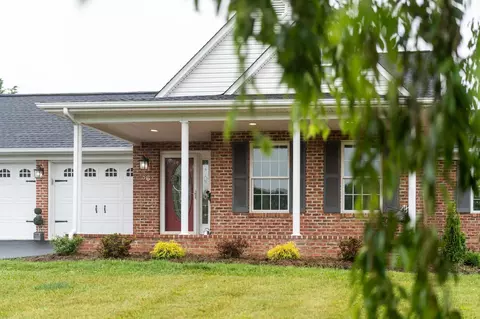 86 Gloucester Rd, Stuarts Draft, VA 24477 photo 4