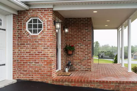 86 Gloucester Rd, Stuarts Draft, VA 24477 photo 5