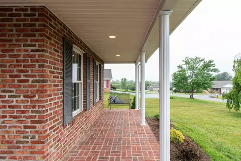 86 Gloucester Rd, Stuarts Draft, VA 24477 photo 6