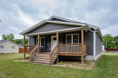 1461 10th St, Waynesboro, VA 22980