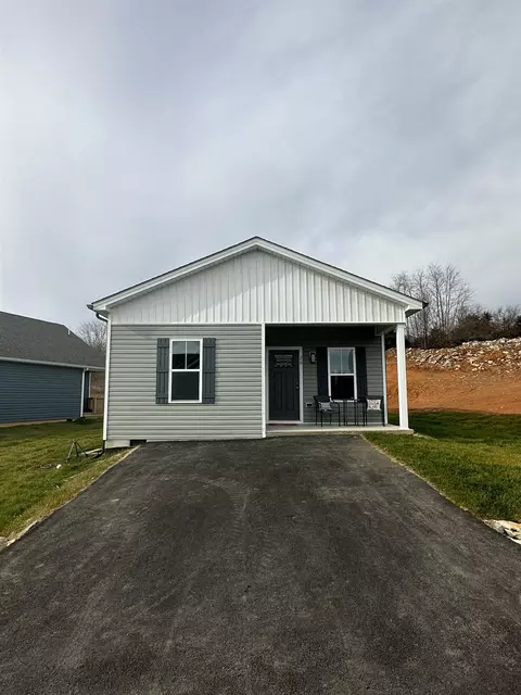26 Triple Crown Dr, Lexington, VA 24450