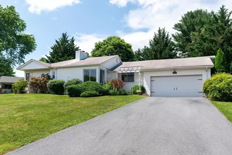1725 S Ellison Cir S, Waynesboro, VA 22980
