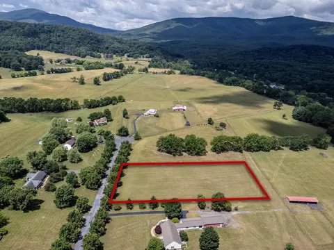 Bradford St, Swoope, VA 24479