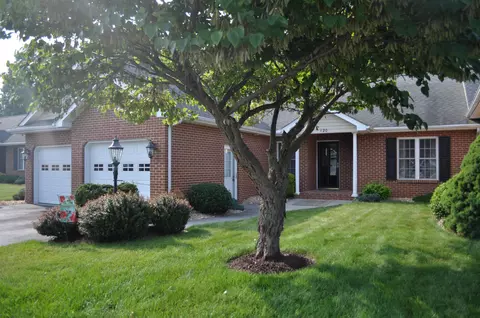 120 Red Oak Dr, Staunton, VA 24401