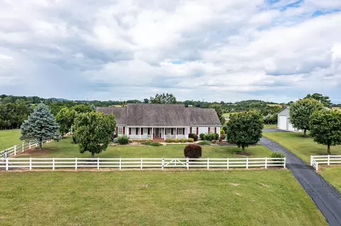 104 Dam Town Rd, Fort Defiance, VA 24437