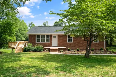 1101 Gardner St, Waynesboro, VA 22980