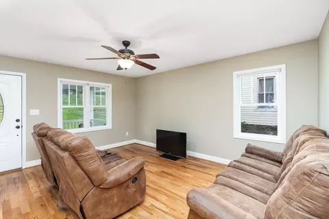 848 Grayson Ave, Waynesboro, VA 22980 photo 9