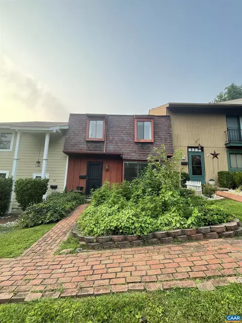 28 Woodlake Dr, Charlottesville, VA 22901