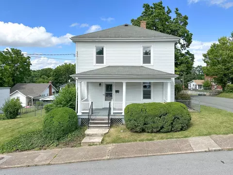 907 Sudbury St, Staunton, VA 24401