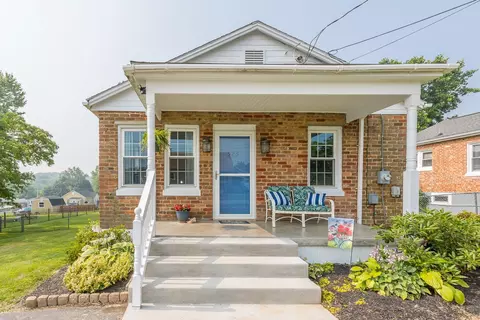 525 Hull St, Staunton, VA 24401